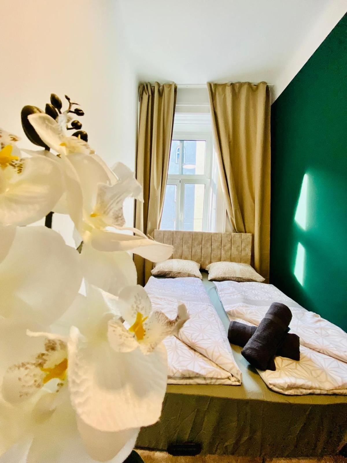 8 Fully Equipped Studio Shared Apt W Terrace Margareten Viena Exterior foto