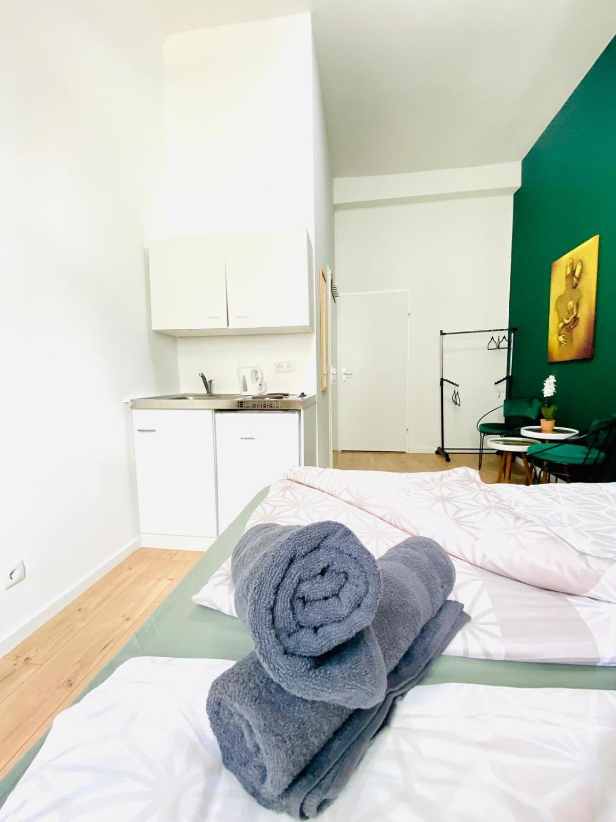 8 Fully Equipped Studio Shared Apt W Terrace Margareten Viena Exterior foto